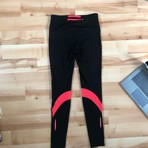 BLACK AND NEON PINK UNDER ARMOUR LEGGINGS